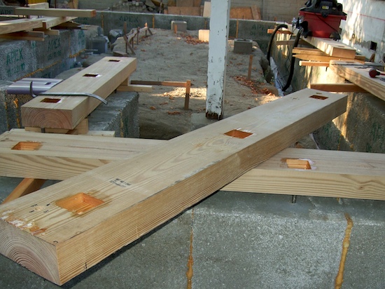 sill plate resting on crawlspace foundation
